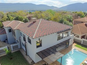 5 Bed House in Westlake Estate
