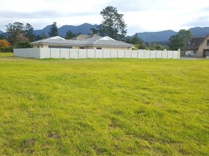 705 m² Land available in King George Park