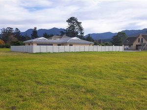 705 m² Land available in King George Park