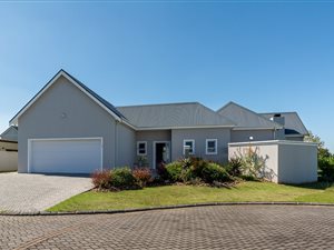 4 Bed House in Kingswood Golf Estate