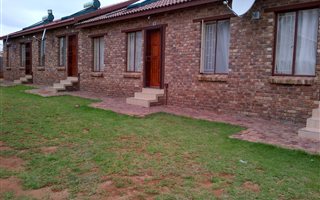 2 Bedroom Townhouse in Olievenhoutbosch