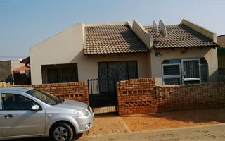 3 Bedroom House in Ebony Park