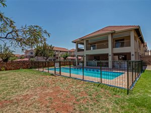 2 Bed Apartment in Lakeside