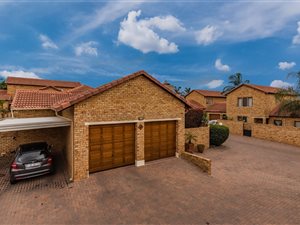 3 Bed Townhouse in Ruimsig