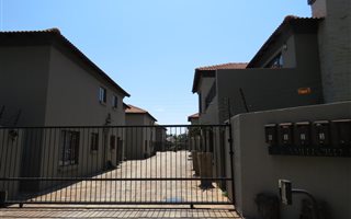 3 Bedroom Cluster in New Redruth