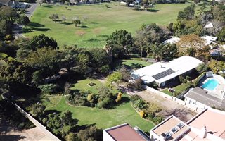 1350 m² Land available in Valmary Park