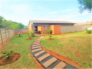 3 Bed House in Edelweiss