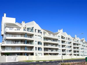 3 Bed Apartment in Tableview