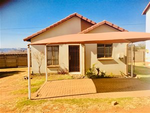 2 Bed House in Clayville