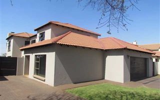 4 Bedroom House in Raslouw