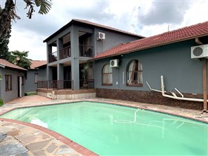 9 Bed House in Waterkloof Glen