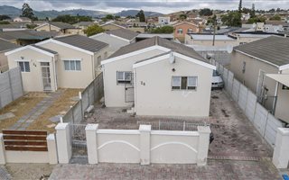 2 Bedroom House in Scottsdene