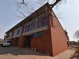 840 m² Industrial space in Heuwelsig Estate