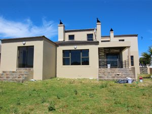4 Bed House in Country Club