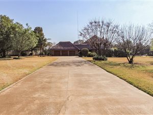 6 Bed House in Bredell AH