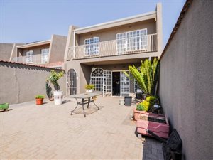 3 Bed Townhouse in Three Rivers