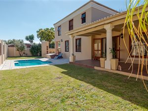4 Bed House in Tokai