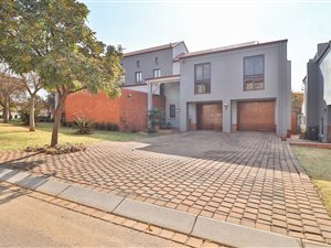 3 Bed Apartment in Heritage Hill