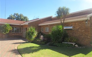 3 Bedroom House in Schweizer Reyneke
