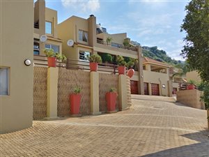 3 Bed Townhouse in Constantia Kloof