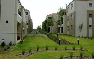 2 Bedroom Apartment in Vredekloof Heights