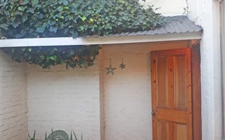 1 Bedroom Garden Cottage in Parktown