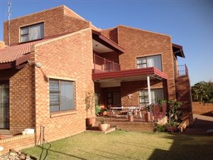 4 Bed Apartment in Erasmuskloof