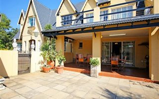 5 Bedroom House in Kensington B