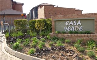 2 Bedroom Apartment in Rooihuiskraal North