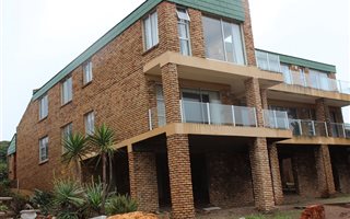 6 Bedroom House in Jongensfontein