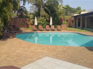 17 Bedroom House in Meerensee