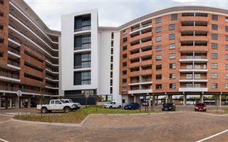 2 Bedroom Apartment in Die Hoewes
