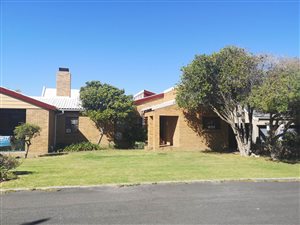 4 Bedroom House in Sandbaai