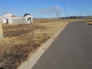1000 m² Land available in Springs Central