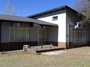 3 Bedroom House in Trompsburg