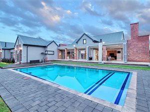 4 Bed House in Mooikloof Heights