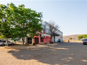 1160 m² Industrial space in Kirkney