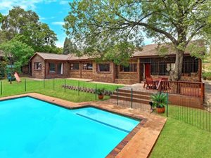 4 Bed House in Douglasdale