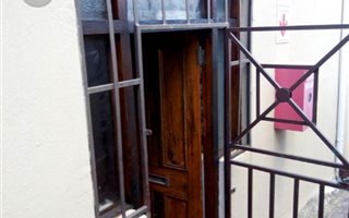 3 Bedroom Garden Cottage in Brixton