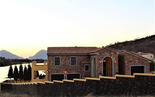 5 Bedroom House in Estate D Afrique