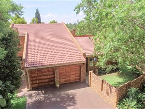 3 Bedroom Townhouse in Silver Lakes Golf Estate