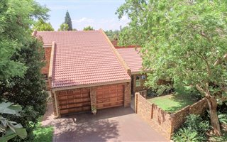 3 Bedroom Townhouse in Silver Lakes Golf Estate