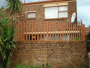 3 Bed Townhouse in Vanderbijlpark Central