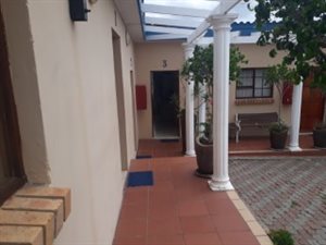 3 Bed, Bed and Breakfast in Amalinda