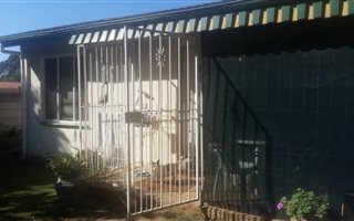 1 Bedroom Garden Cottage in Hayfields