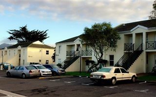 1 Bedroom Apartment in Bergvliet