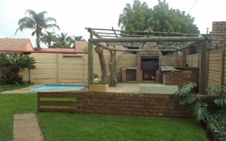 2 Bedroom Simplex in Pierre van Ryneveld