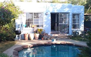 2 Bedroom House in Bromhof