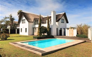 4 Bedroom House in St Francis Bay Canals