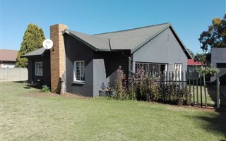 3 Bedroom House in Vanderbijlpark CW6